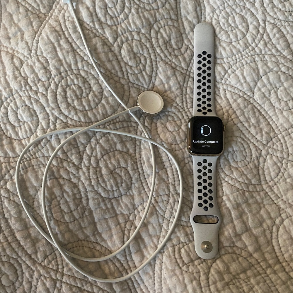 Apple Watch Series 6 GPS + Cellular, Gold Stainless Steel 40mm Case